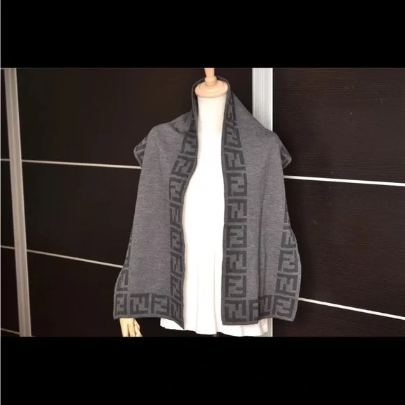 Authentic Fendi scarf Woolen Scarf - Picture 2 of 12